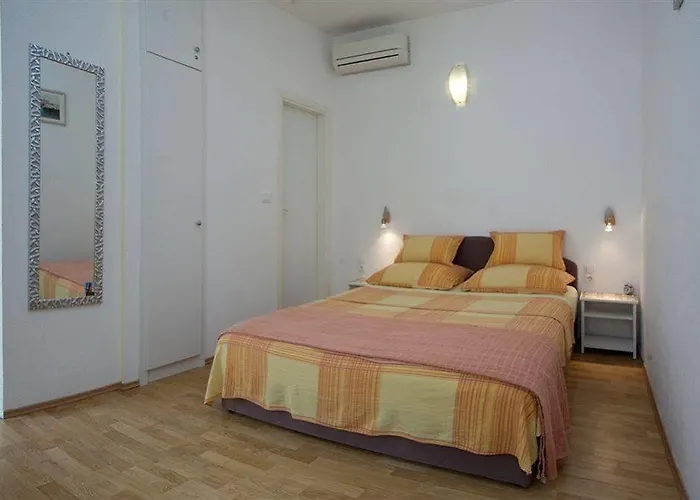 Old Town Pensión 3*