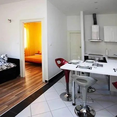 Central Old Town Guest house 3*