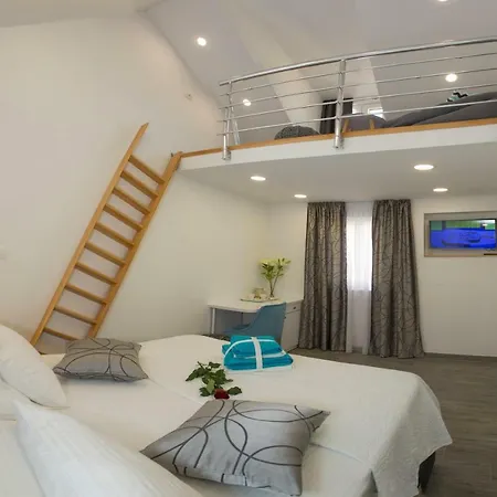 Central Old Town Guest house