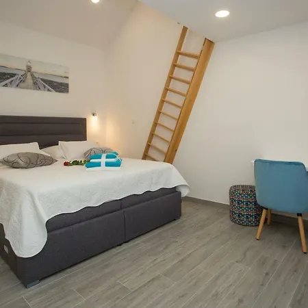 Central Old Town Guest house Split
