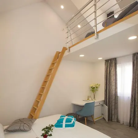 Central Old Town Guest house 3*