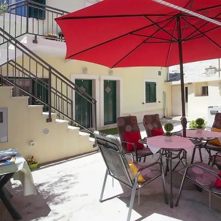 Central Old Town Guest house 3*